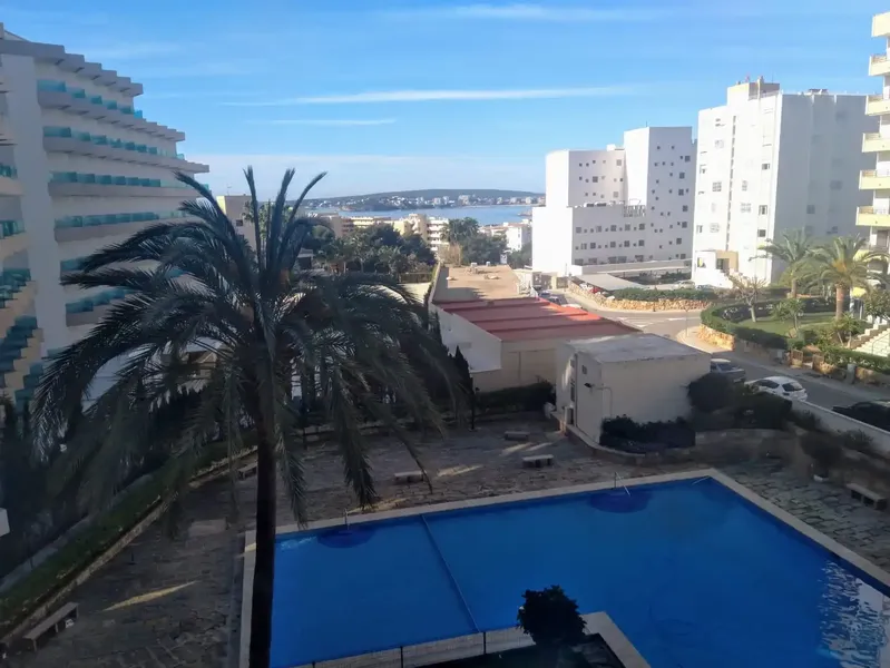 Alquilo estudio reformado en Portals. Con vistas al mar, orientación sur, zona tranquila, tiene servicios ( supermercado, farmacia, parada d — photo 1