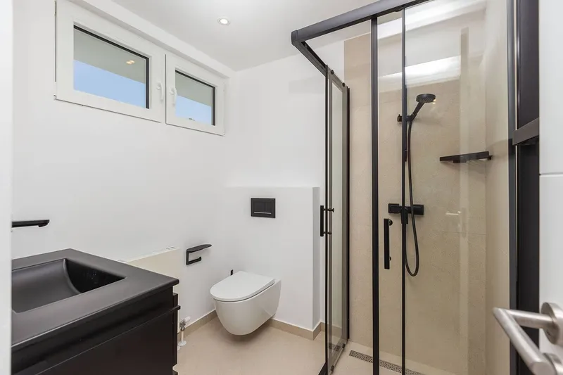 Renovated luxury villa in quiet location near the beach — photo 10