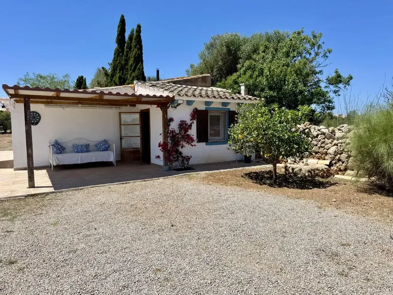 In a quiet area of Campos, we present this recently renovated house, located on a rustic plot of 4,509 m2. A property — photo 3