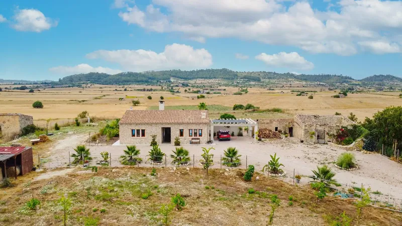 This newly built, high-specification finca in Sant Joan offers an exquisite fusion of contemporary comfort and authentic charm — photo 4