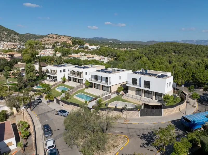 Chalet de obra nueva con terraza en venta en Carrer de Francesc Vidal i Sureda 111 — photo 1