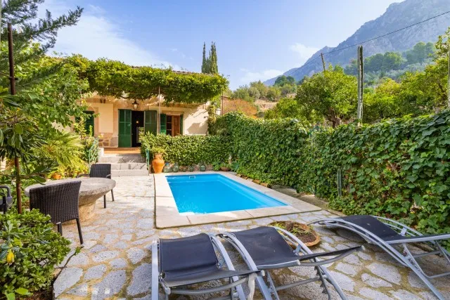 Finca with holiday rental license for sale in Biniaraix, Mallorca — photo 1