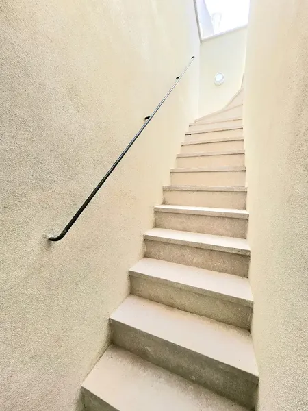 Penthouse for sale with 2 bedrooms, 2 bathrooms, furnished kitchen, laundry room, large living room, balcony and a 55 m² rooftop terrace. Includes parking space — photo 2