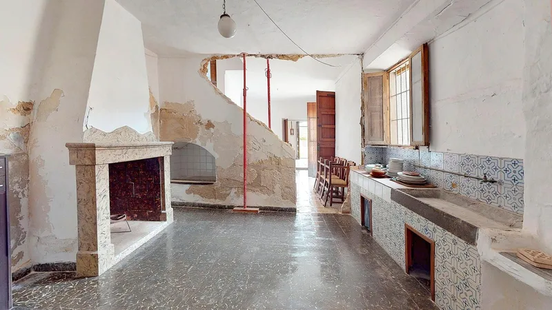 Large traditional house to renovate in Ses Alqueries — photo 12