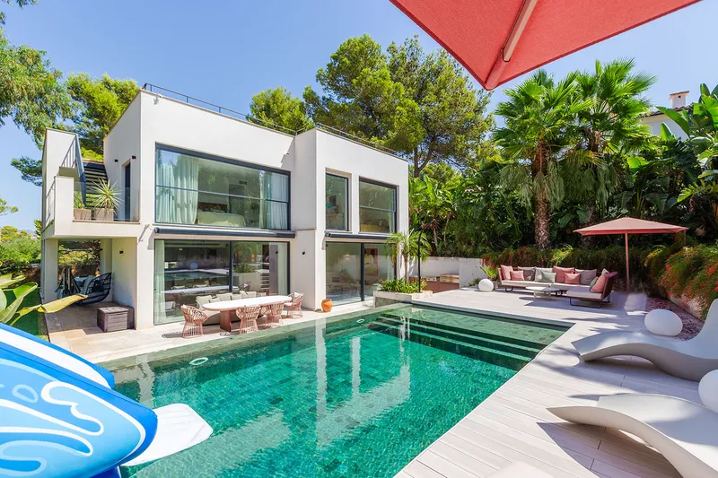 Elegant villa with top amenities and plenty of privacy — photo 1
