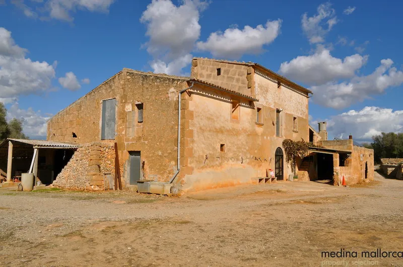 Historic finca for renovation in Llucmajor — photo 1