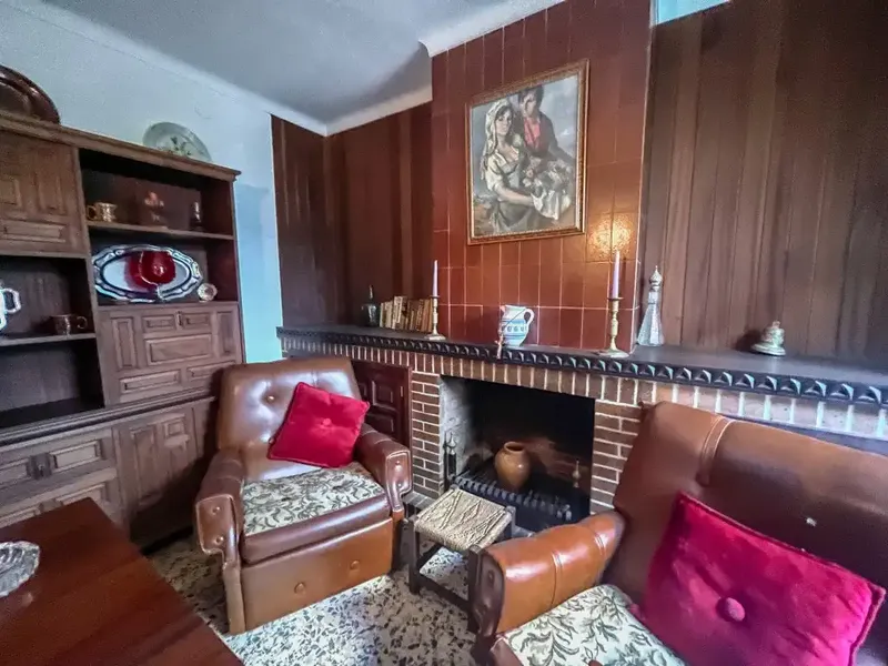 Discover a beautiful and spacious townhouse in the heart of Pollença, a true gem brimming with potential for a luxurious home — photo 8
