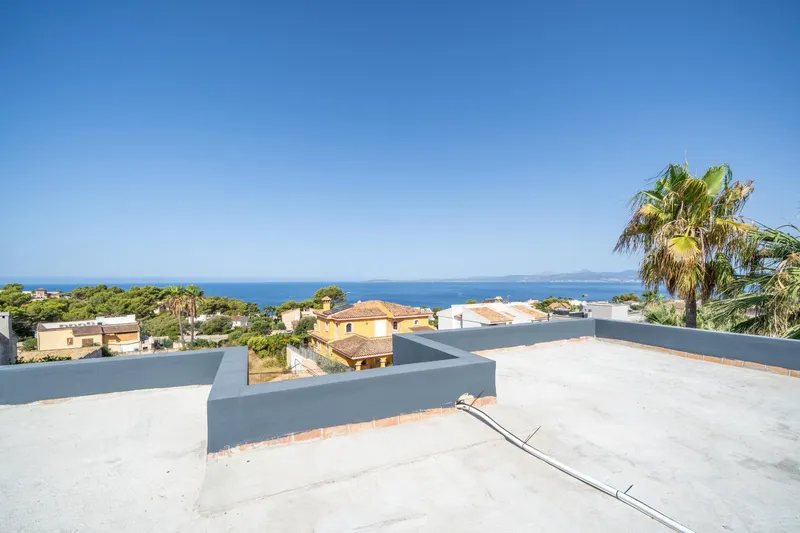 Exclusive Fully Renovated Detached Villa with Sea Views in Bahía Azul — photo 1