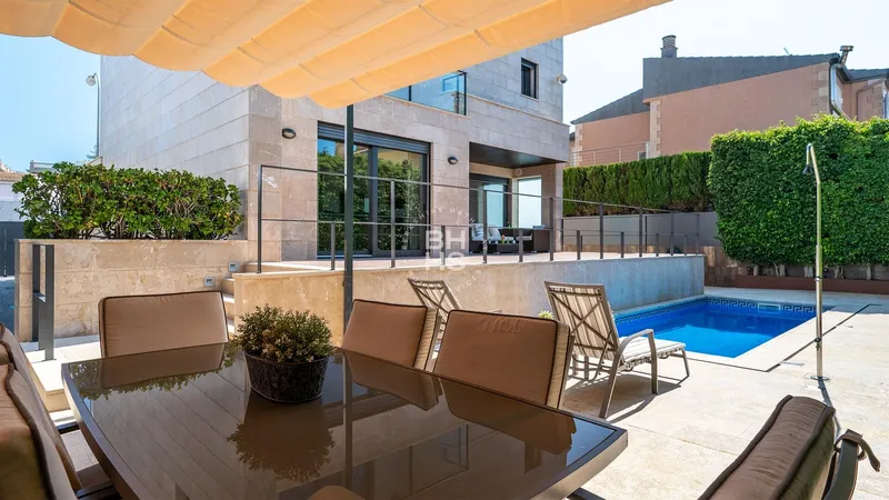 Villa for sale in Ciudad Jardín — photo 1