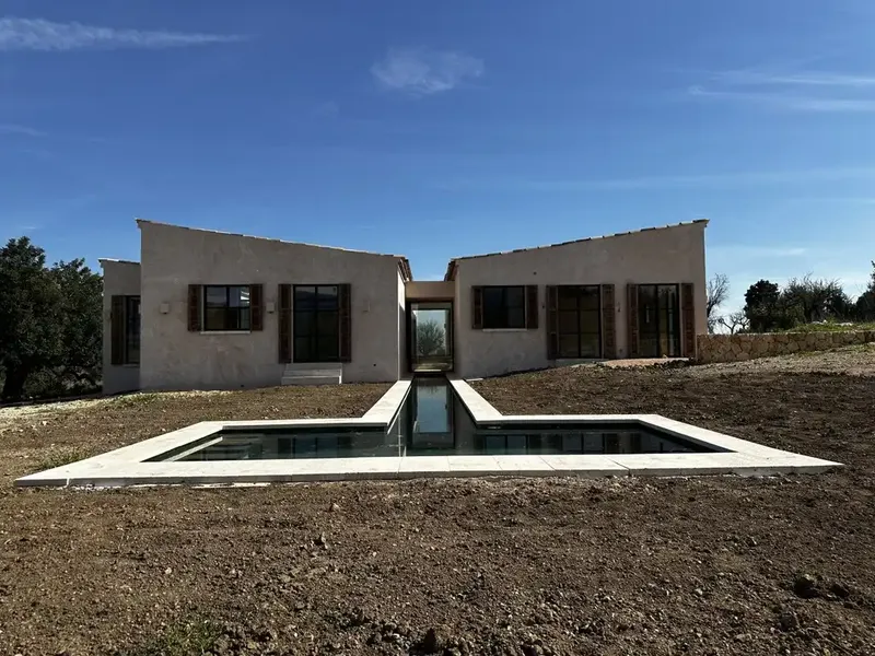 Located on more than 25,000 m² of private land, this newly built finca enjoys a quiet location between Selva and Campanet, two — photo 12