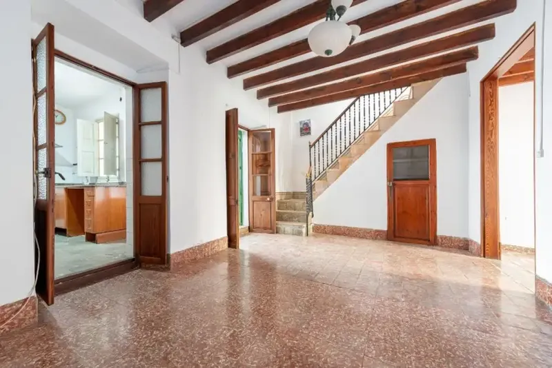 Charming Mallorcan village house for sale in Pollensa, located just a five-minute walk from the lively Plaza Mayor. — photo 1