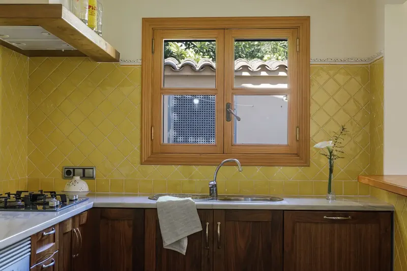This genuine Mallorcan «finca» or country house on a large colorful plot in the heart of the village of Llubí is surrounded by a beautiful — photo 12