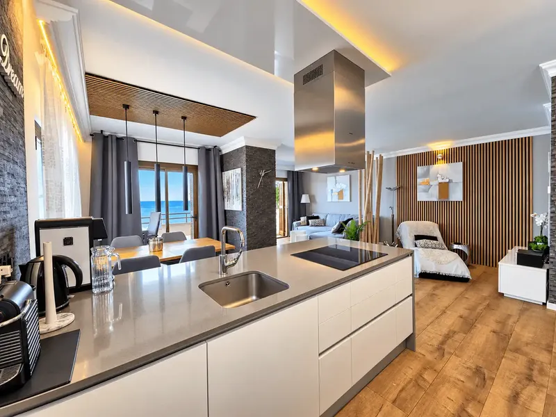 With the Mediterranean in sight: an exclusive beachfront property in Cala Millor — photo 8