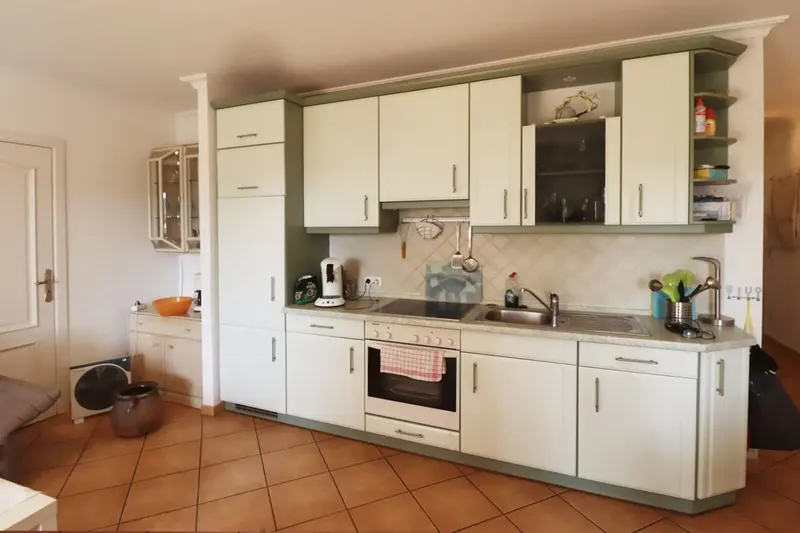 This spacious ground floor apartment is located in a quiet residential area of Peguera in Mallorca. The apartment offers a total of 5 rooms — photo 7
