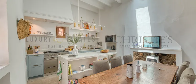 Charming renovated townhouse in Fornalutx with garden and mountain views — photo 10