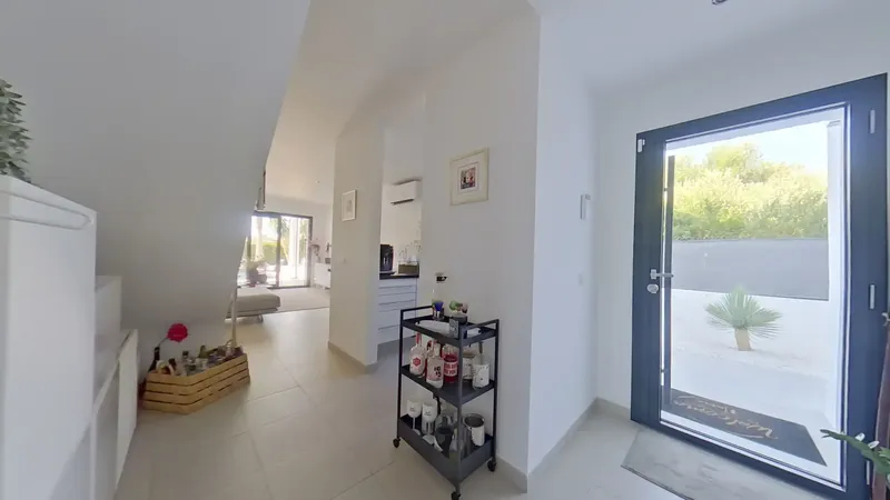 Modern designer home with sea views: a home where every day feels like a holiday — photo 9