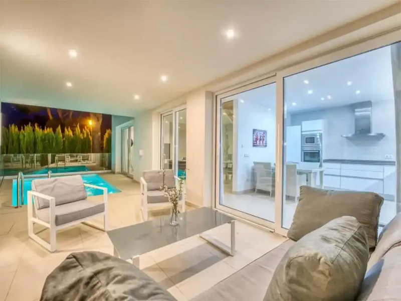La espectacular casa se encuentra en Alcudia, nueva, con estructura, interiores y ambiente moderno. Equipada con todo detalle para unas vaca — photo 7