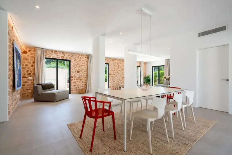 Esta villa de dos plantas de nueva construcción se vende en Santanyí, a solo 2,5 km del pueblo, en una zona tranquila a solo 800 m del mar y — photo 4