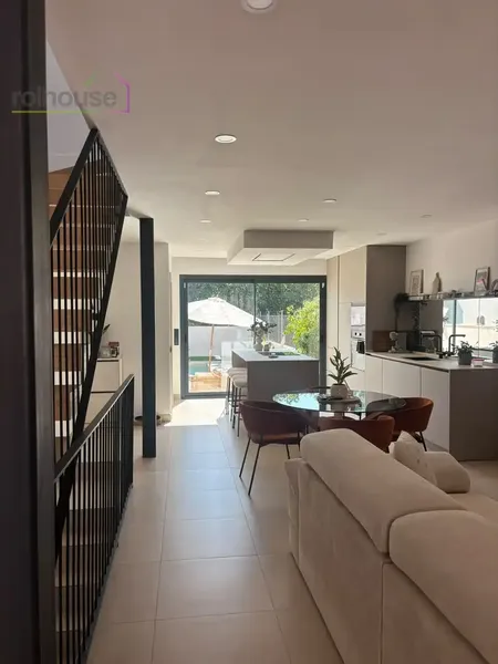 Townhouse in Establiments with pool, only one year old. Entrance hall, living-dining room, furnished and equipped island kitchen, laundry room — photo 2