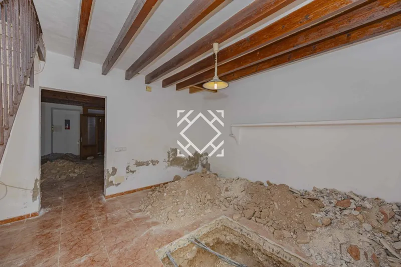 House with great potential for renovation for sale in Alcudia, Mallorca. — photo 8