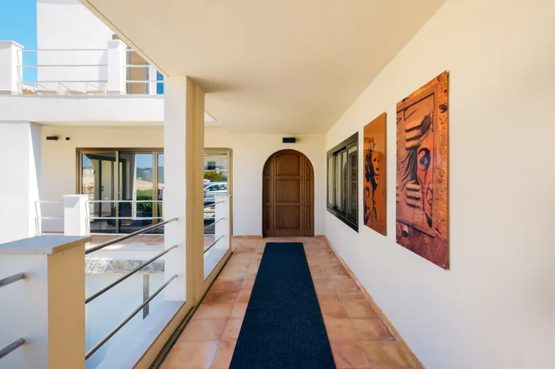 Invest & Sea View: Luxury Property on the Cliff with Holiday License and approx. 5.19% Gross Yield — photo 5