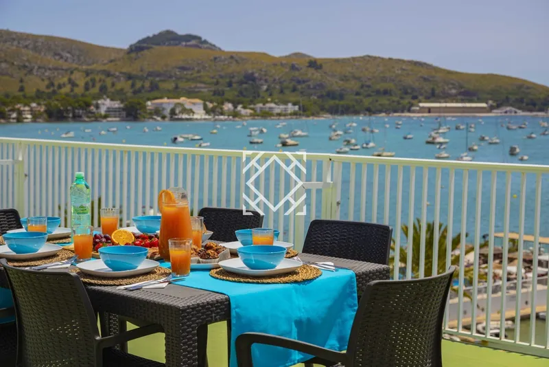 Luxury first line apartment with holiday license in Puerto de Pollensa, Mallorca — photo 1