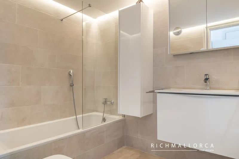 Penthouse with beautiful views near the sea in Nova Santa Ponsa — photo 11
