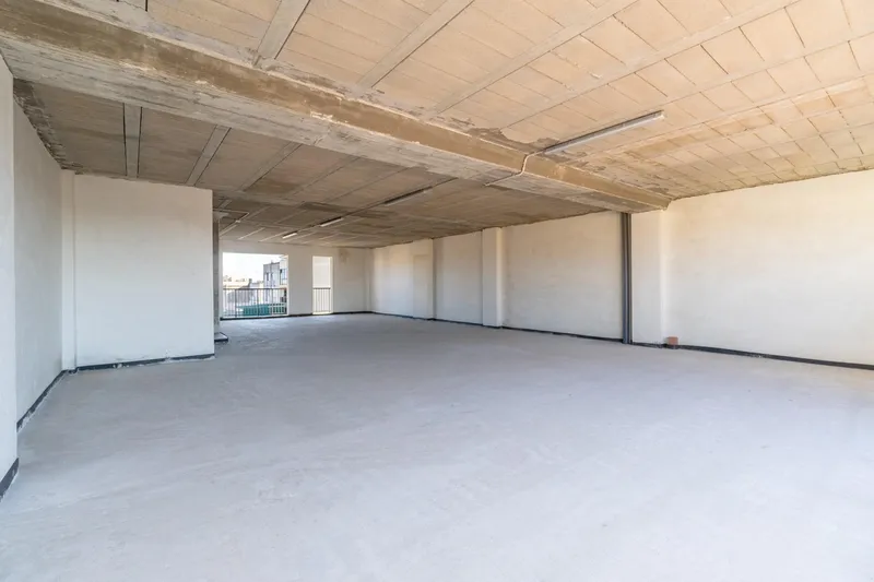Building under construction with valid license — photo 11