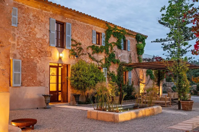 Historic possession near Es Trenc with extensive land ownership — photo 3