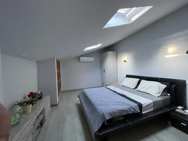 Bright penthouse with large upper bedroom and balconies – 3 minutes from the beach — photo 6