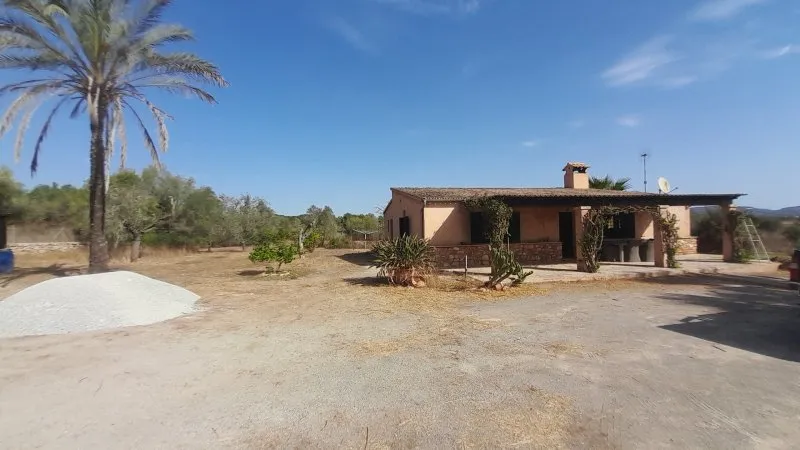 Charming ground-floor finca with pool. Heating and plot near Es Llombards - Santanyi-F 95 — photo 5
