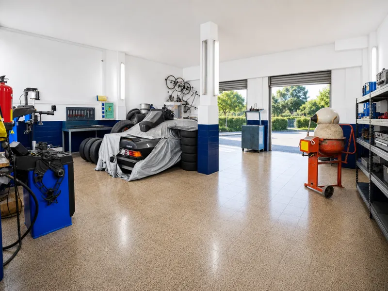 Ref. 2115; Investment: Spacious commercial premises with terrace for sale in El Terreno — photo 10