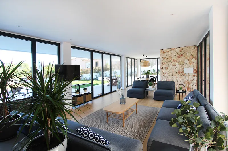 Modern 6-bedroom villa with swimming pool for rent — photo 2