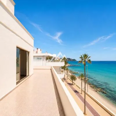 Beachfront building in Mallorca — photo 1