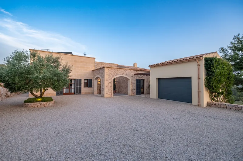 Exceptional finca for sale in Sant Llorenç with a beautifully landscaped Mediterranean garden — photo 9