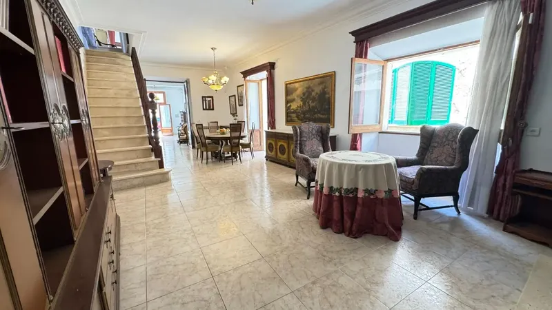We present this charming village house with endless possibilities in the heart of Sineu, a true Mallorcan gem located in — photo 7
