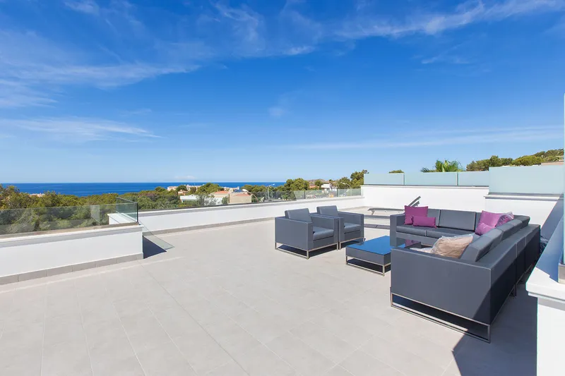 Modern 4-bedroom villa with fantastic views for rent — photo 1
