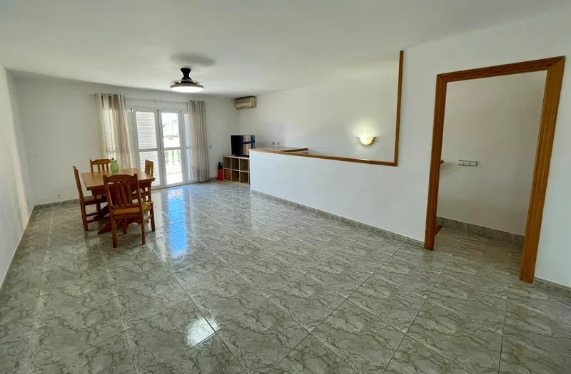 Townhouse for Sale with 4 Bedrooms, 3 Bathrooms, 2 Terraces and Private Parking in Marratxí - Mallorca — photo 1