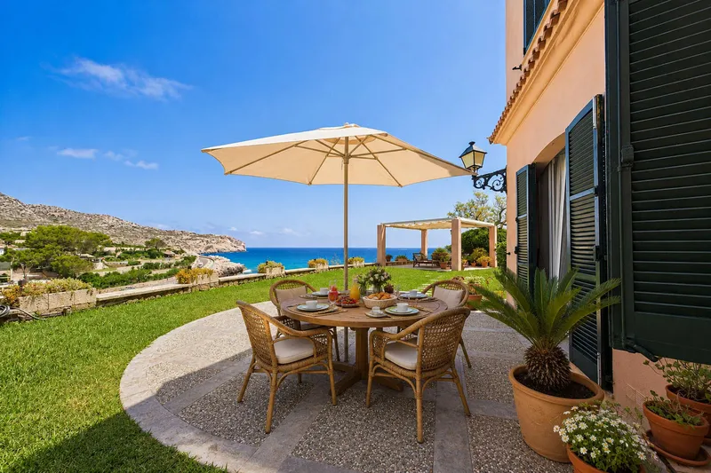 Traditional manor house with large plot on the first sea line with exceptional value potential - Ref. 9898 — photo 9