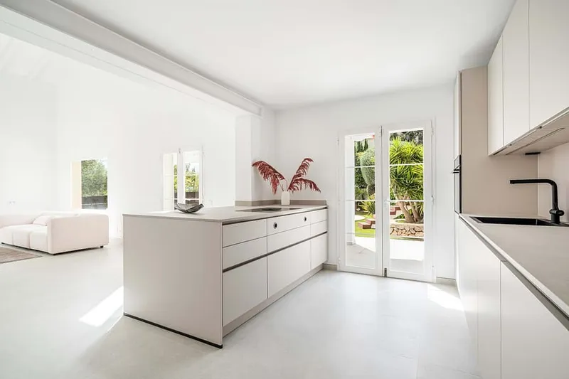 Mediterranean family villa in a sought-after residential area — photo 6