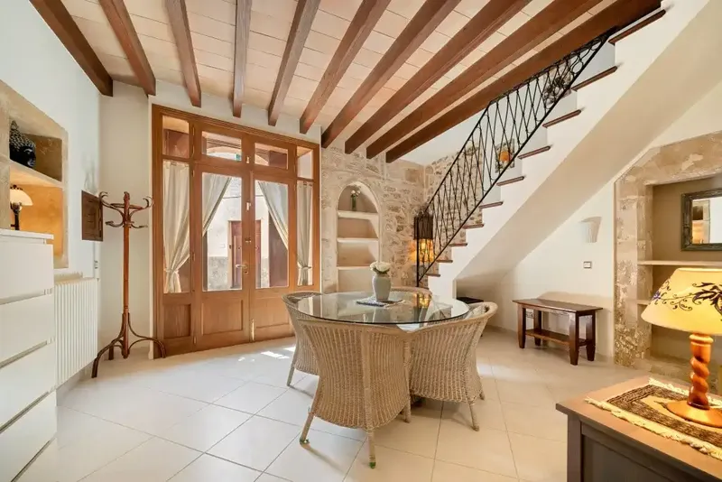 Exceptional house for sale in Alcudia, steps from the iconic historic wall, offering generous space — photo 3