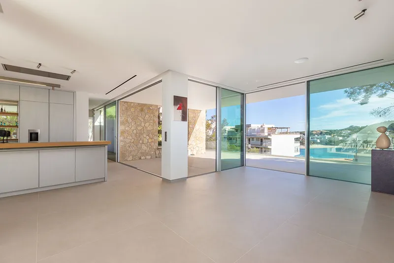 Spectacular villa in an elevated panoramic location — photo 5