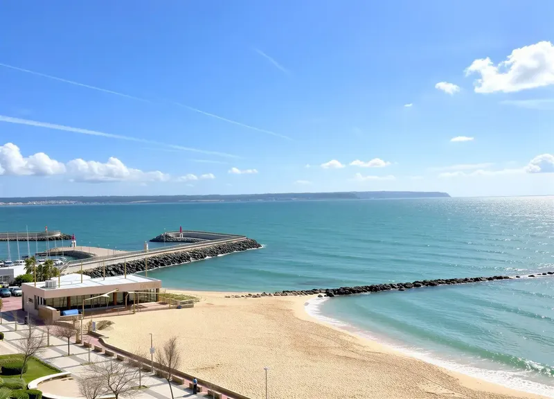 At the top of the Portixol coast, in a privileged first line of the sea, this impressive apartment is located on the 4th floor of a — photo 12
