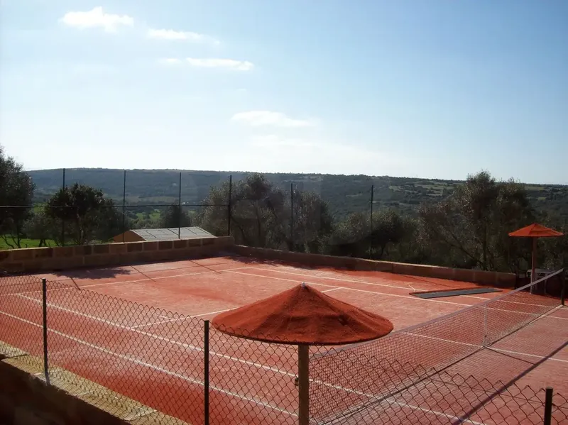 Unique opportunity in Manacor! Renovated hostel with 10 bedrooms, 8 bathrooms, garden, heated pool, tennis court and more — photo 7