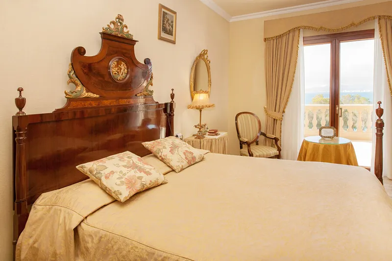 First Line Palace Style Villa with Swimming Pool and Amazing Sea Views in the Sought-after Area of Son Veri Nou — photo 12