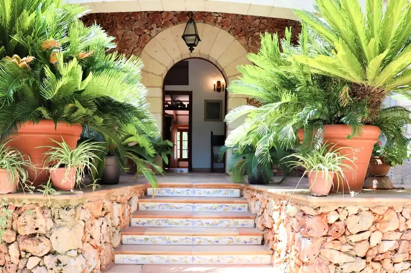 This property is located in the quiet coastal settlement of Costa de los Pinos, just steps from the sea. The representative door — photo 4
