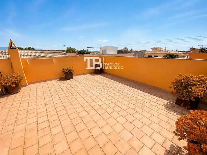 Taylor Building Real Estate presents this beautiful semi-detached house of 228 m² useful area located in S’Olivera - Amanecer, a residential area especi — photo 6
