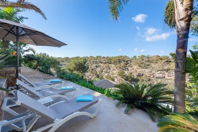 Frontline villa with holiday license for sale in Cala Pi, Mallorca — photo 2