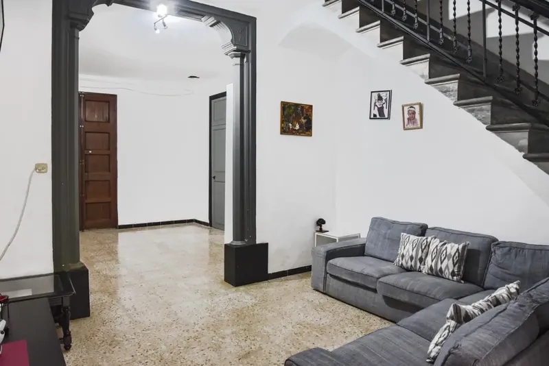 Discover this magnificent house with authentic Mallorcan character, located in the heart of the old town of Manacor, surrounded by shops, services and — photo 11