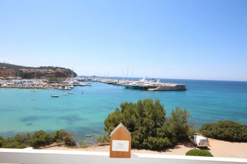 22041V -Apartamento con Terraza y Vistas sobre Port Adriano — photo 1